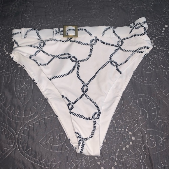 We  wore what bottom - Picture 3 of 10